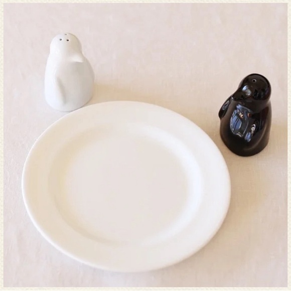 Novelty salt and pepper shakers, white/black penguin porcelain - Picture 6 of 14